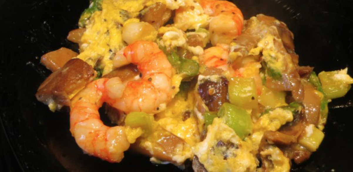 revuelto de espárragos huevo y gambas